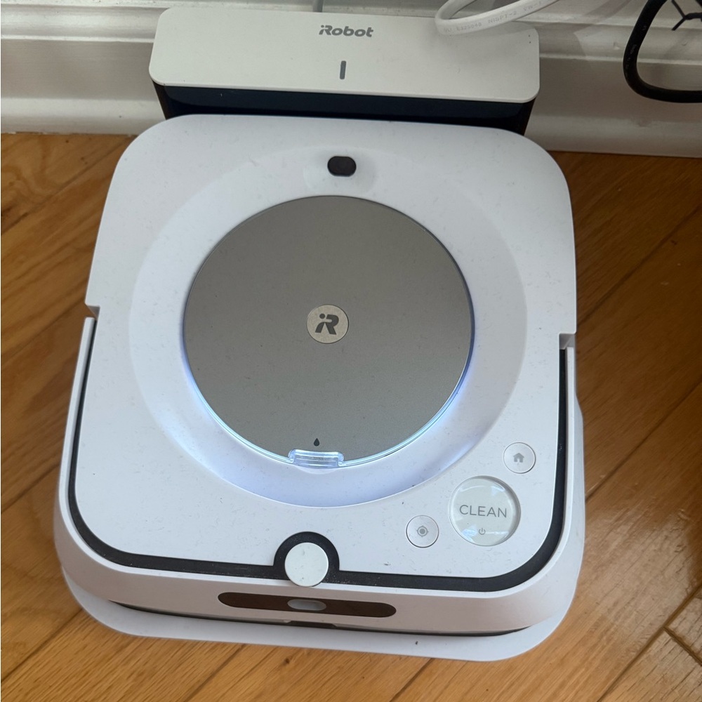 iRobot Brava jet m6 robot mopper